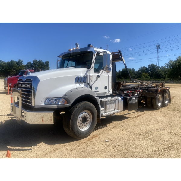 2019 MACK GR64B Roll Off Truck