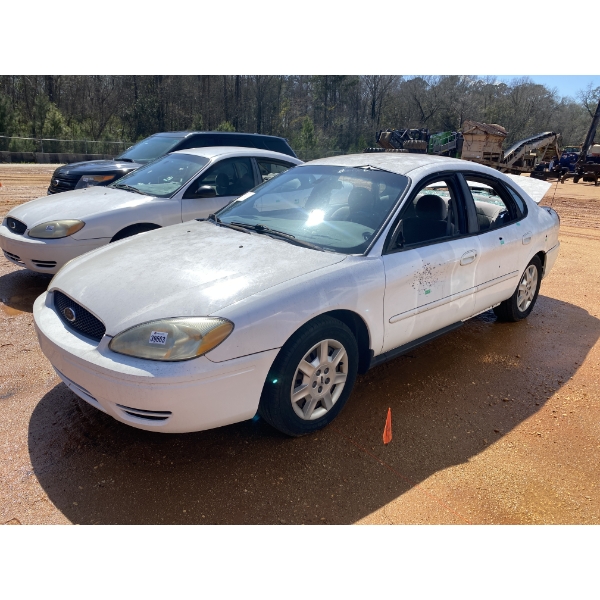 2005 FORD TAURUS Automobile