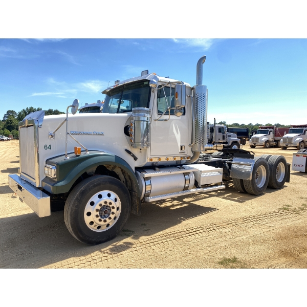 2016 WESTERN STAR 4900SF Day Cab Truck