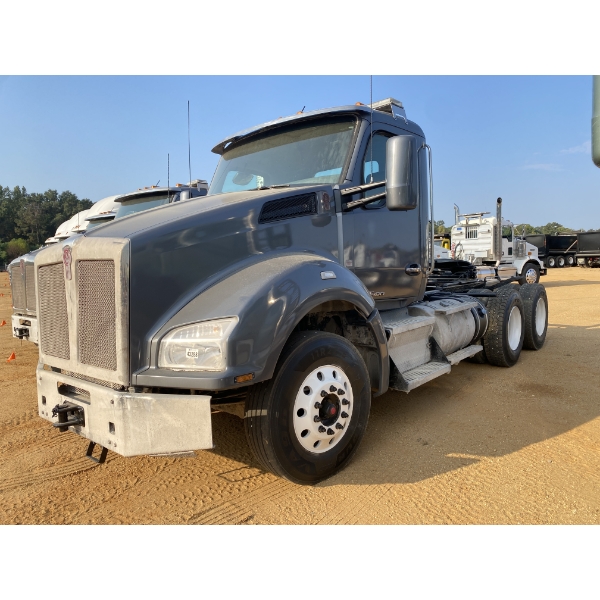 2020 KENWORTH T880 Day Cab Truck