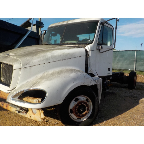 2004 FREIGHTLINER COLUMBIA Cab and Chassis Truck