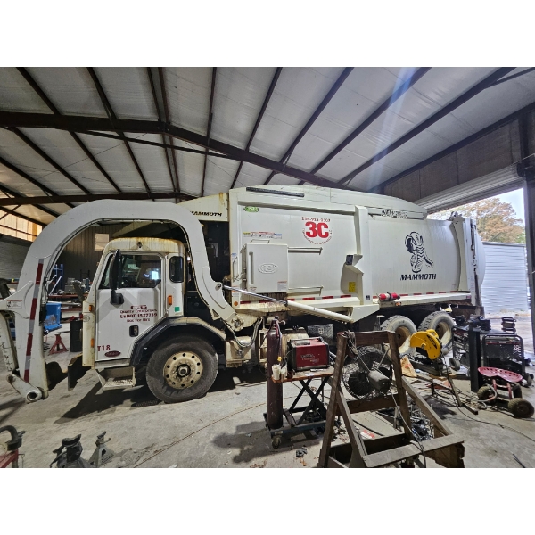 2021 PETERBILT 520 Garbage / Sanitation Truck