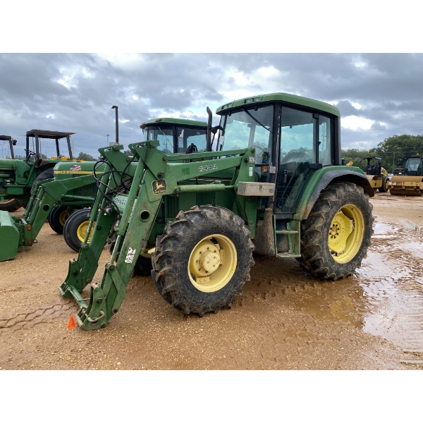 JOHN DEERE 6200 Farm Tractor