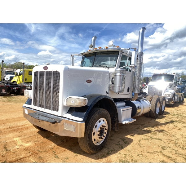 2016 PETERBILT 389 Day Cab Truck