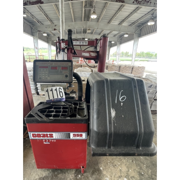 COATS 950 WHEEL BALANCER & TIRE CHANGING MACHINE