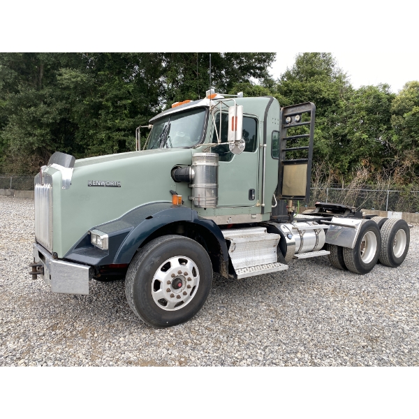 2016 KENWORTH T800 Day Cab Truck