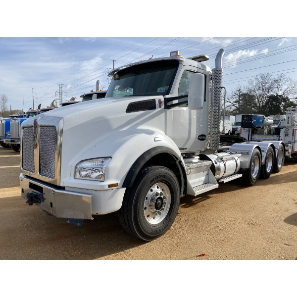 2018 KENWORTH T880 Day Cab Truck