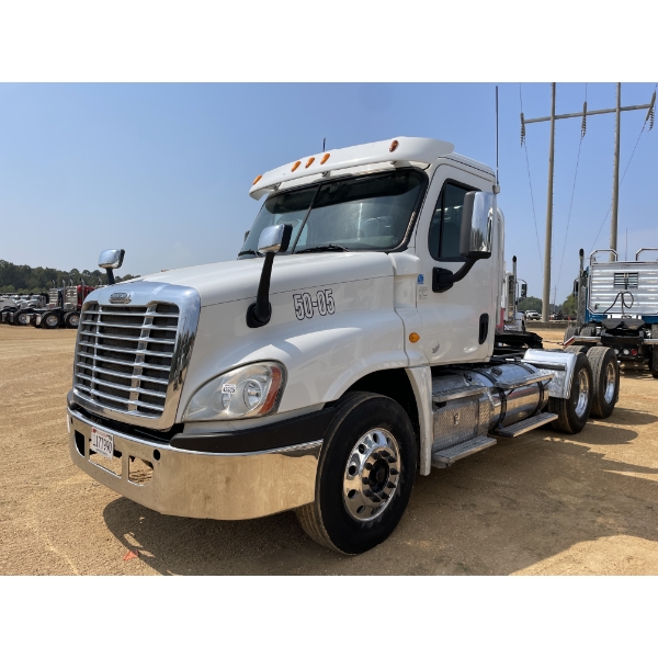 2014 FREIGHTLINER CASCADIA Day Cab Truck