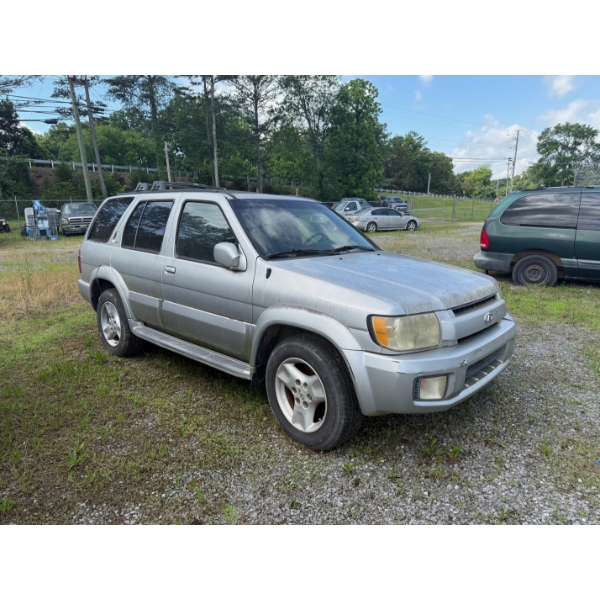 2002 INFINITI QX4 SUV