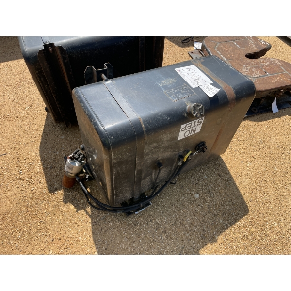 1995 BRISKIN MFG DIESEL FUEL TANK FOR SEMI TRUCK