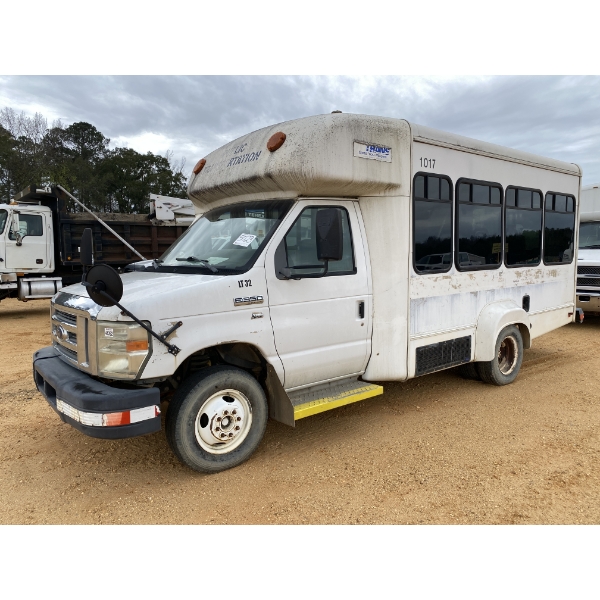 2010 FORD E350 Bus