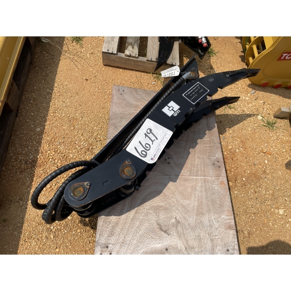 2024 GIYI 7T HYDRAULIC THUMB