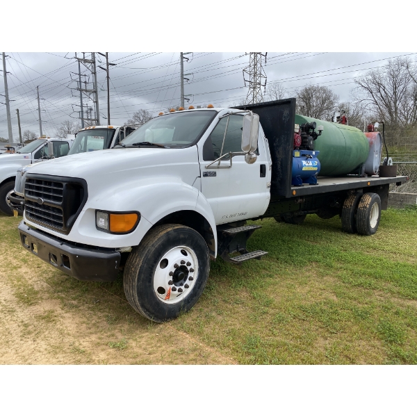 2000 FORD F650 Fuel / Lube Truck