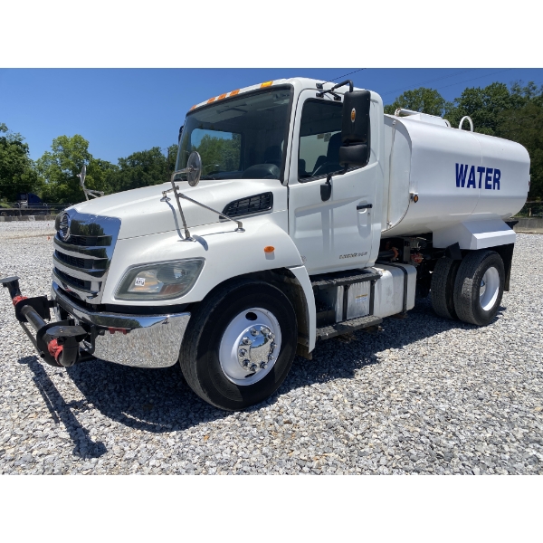 2014 HINO 338 Water Truck