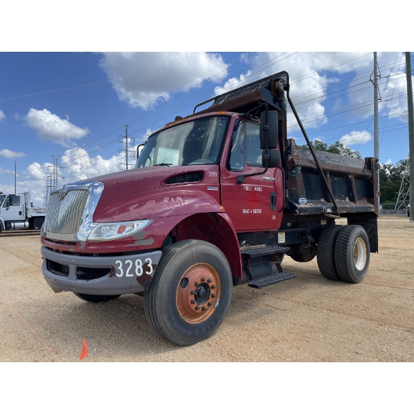 2010 INTERNATIONAL DURASTAR 4400 Dump Truck
