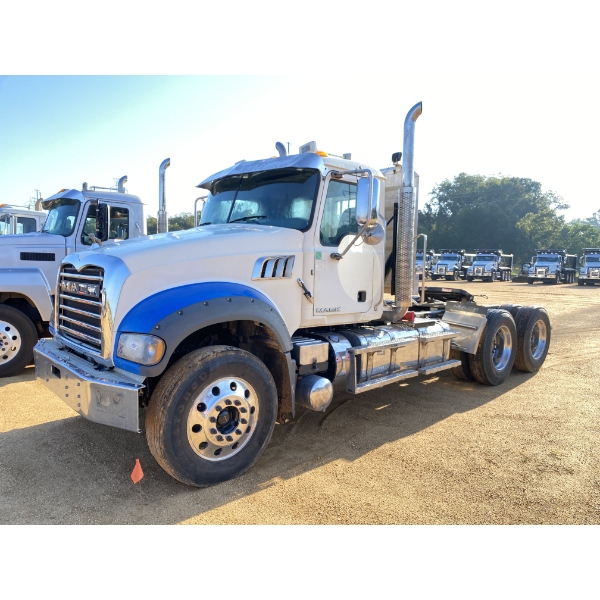 2018 MACK GU713 Day Cab Truck