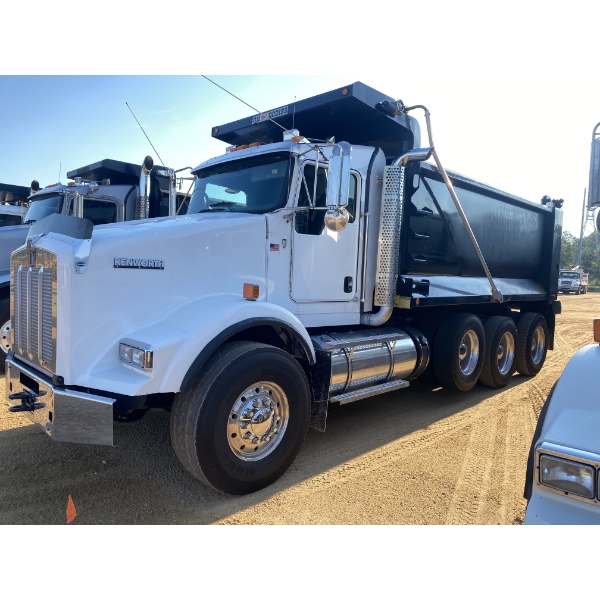 2020 KENWORTH T800 Dump Truck