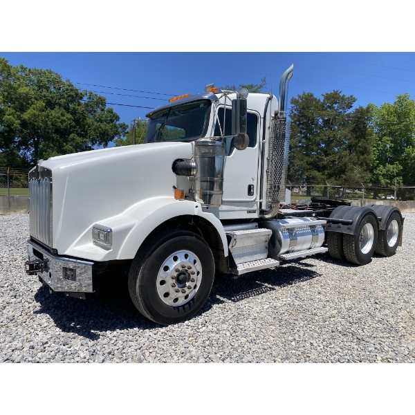 2016 KENWORTH T800 Day Cab Truck