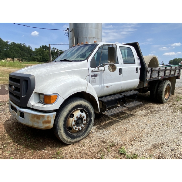 2005 FORD F750 XL Flatbed Truck