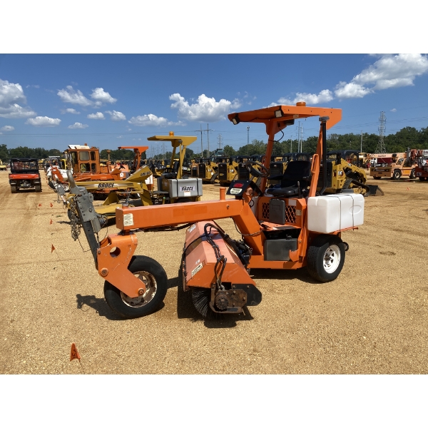 2017 LAYMOR SM300 Broom