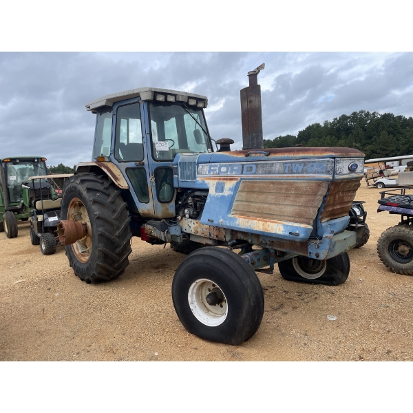 FORD TW-25 Farm Tractor