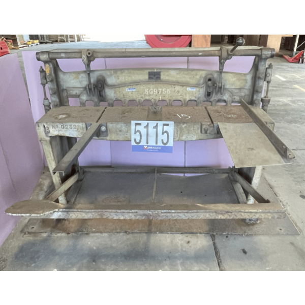 FOOT OPERATED METAL SHEAR