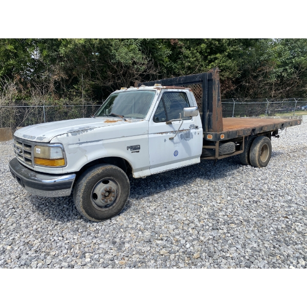 1997 FORD F350 XL Flatbed Truck