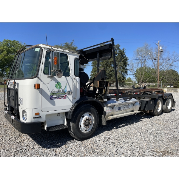 2011 AUTOCAR XPEDITOR Roll Off Truck