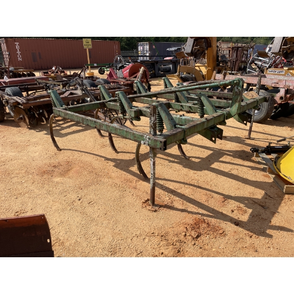 JOHN DEERE 1610 CHISEL Plow