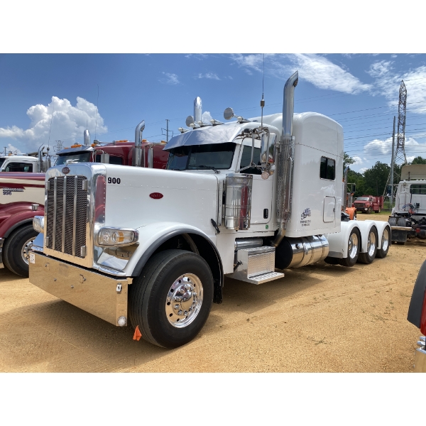 2020 PETERBILT 389 Sleeper Truck