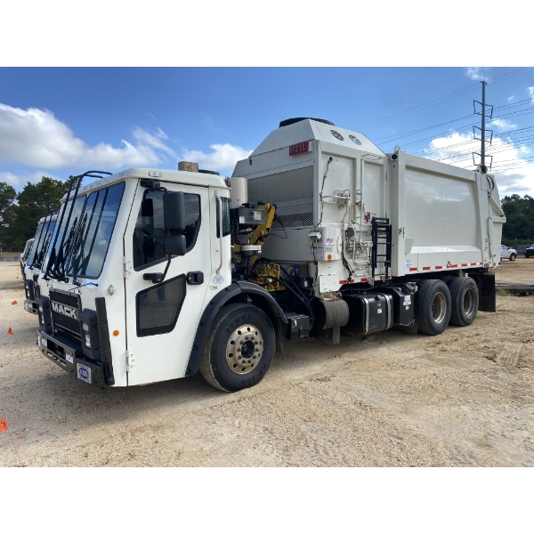 2022 MACK LR64 Garbage / Sanitation Truck