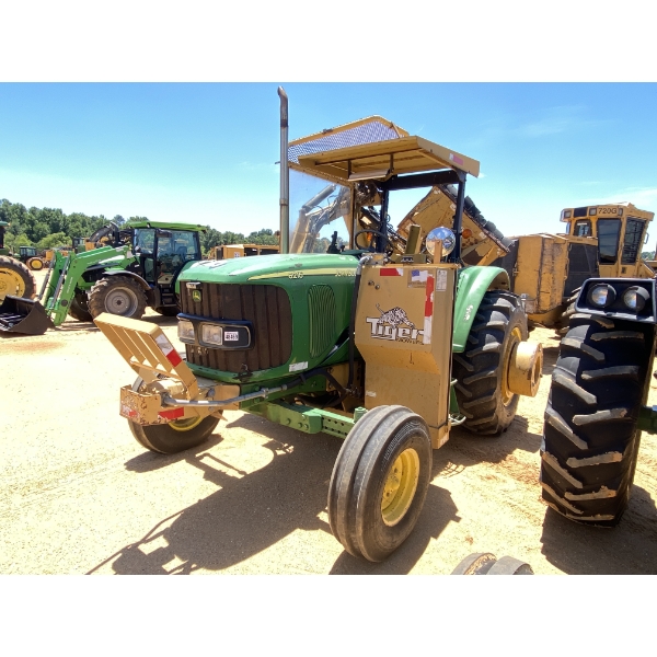 JOHN DEERE 6215 Farm Tractor