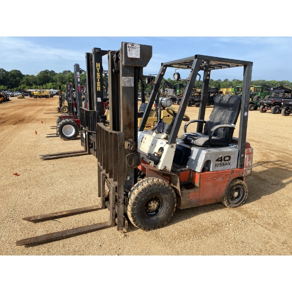 NISSAN 40 Forklift - Mast
