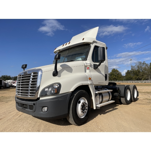 2017 FREIGHTLINER CASCADIA Day Cab Truck
