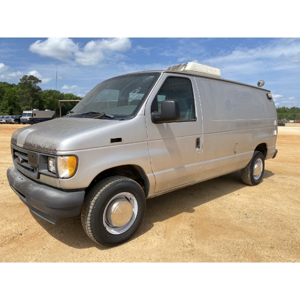2003 FORD ECONOLINE Cargo Van