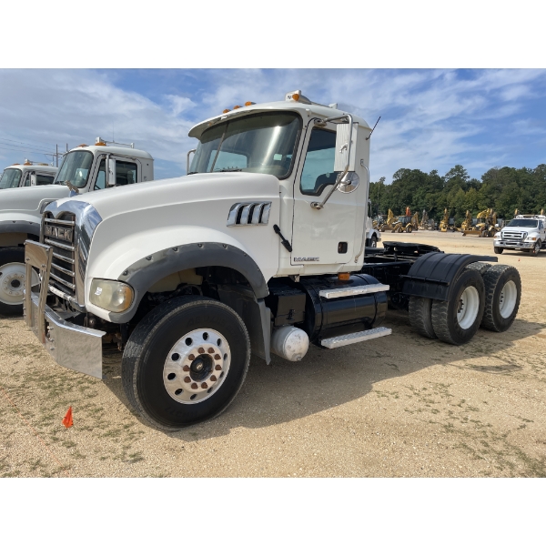2010 MACK GU713 Day Cab Truck