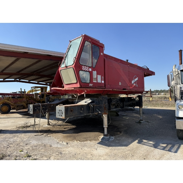 MANITOWOC 888 Crawler Crane