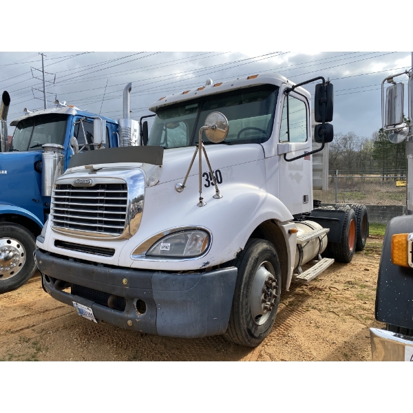 2005 FREIGHTLINER COLUMBIA Day Cab Truck