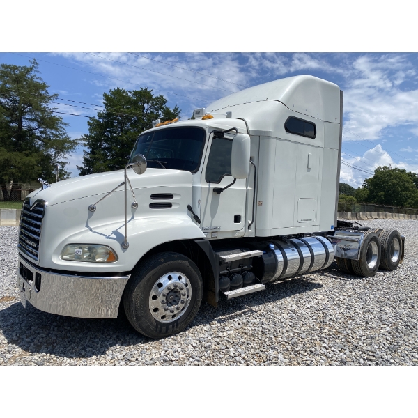 2016 MACK CXU613 Sleeper Truck