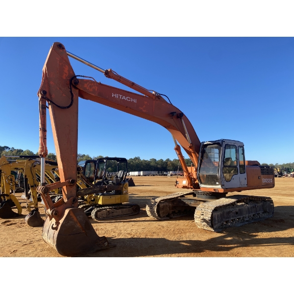 HITACHI EX220-2 Excavator