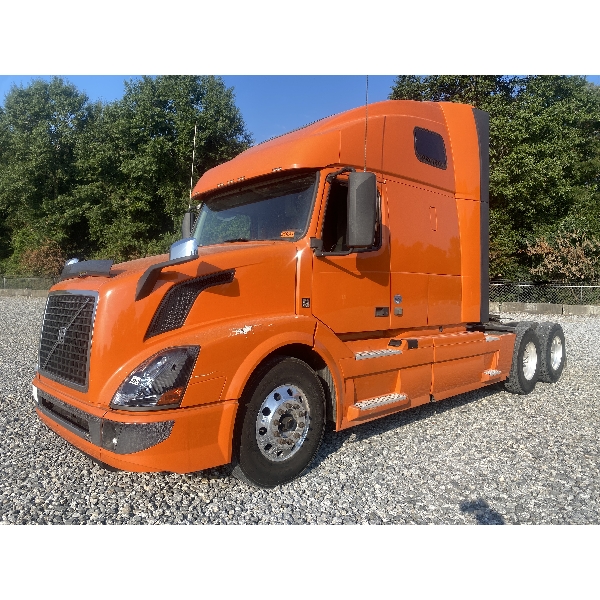 2016 VOLVO VNL64T Sleeper Truck