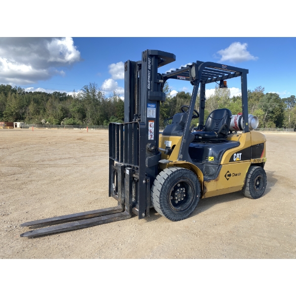 CAT GP30N Forklift - Mast
