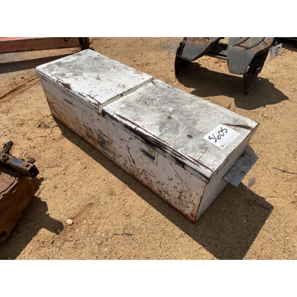 METAL TRUCK TOOL BOX