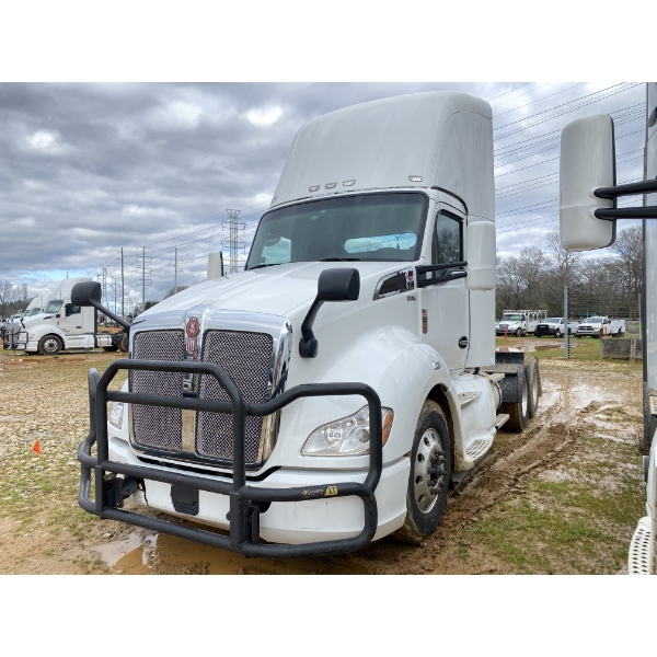 2021 KENWORTH T680 Day Cab Truck