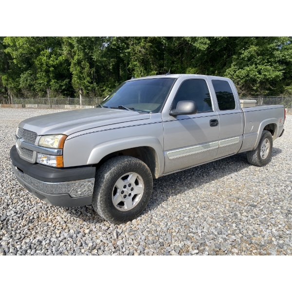 2004 CHEVROLET SILVERADO Z71 Pickup Truck