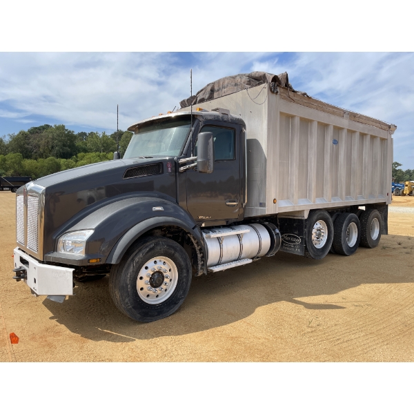 2020 KENWORTH T880 Dump Truck