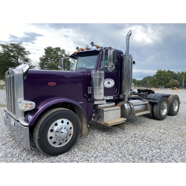 2016 PETERBILT 389 Day Cab Truck
