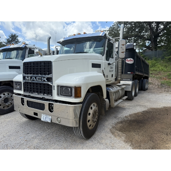 2021 MACK PI64T Day Cab Truck