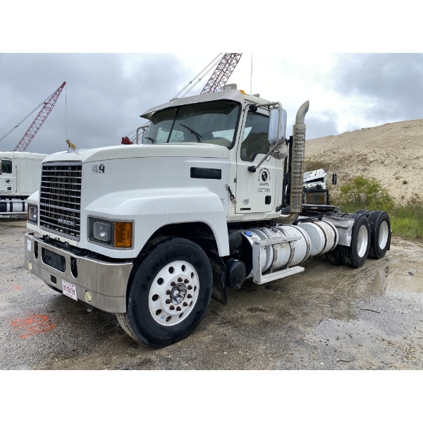 2020 MACK CHU613 Day Cab Truck