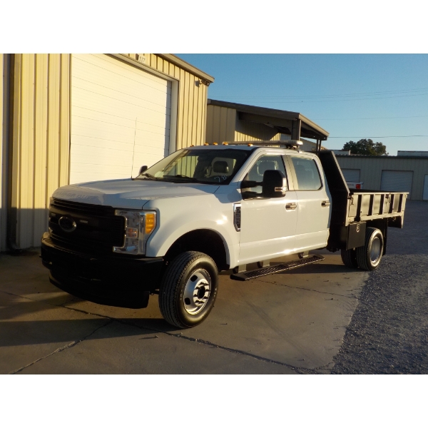 2017 FORD F350 XL Flatbed Truck
